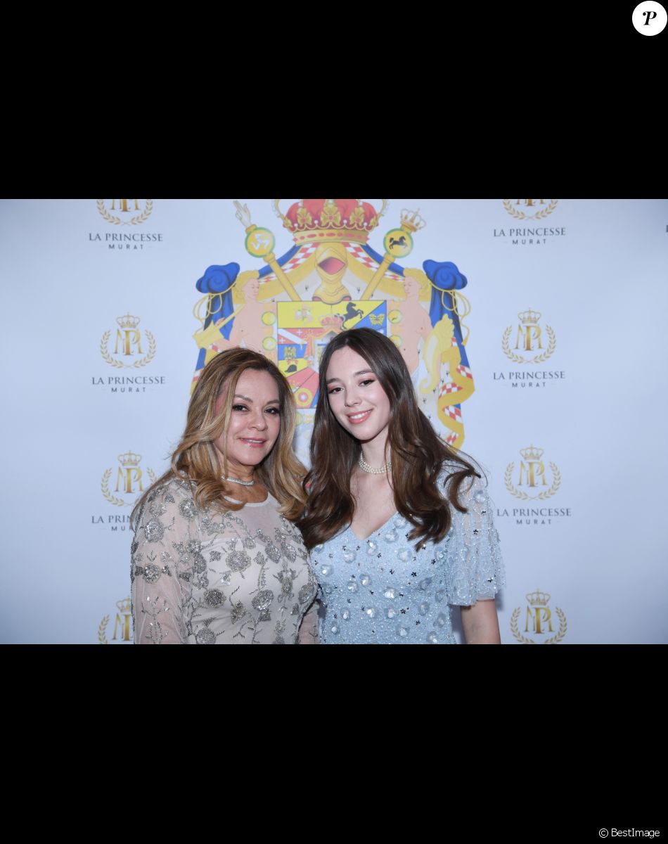 Semi-exclusif - La princesse Maria del Pilar Murat et sa fille Isabel Brun - Dîner de charité de l'association "La princesse Murat" au restaurant "Les jardins du Presbourg" à Paris le 11 avril 2022. "L’association « La Princesse Murat » est une association à but non lucratif dont l’objet est de promouvoir l’accès à la santé, à l’éducation, à la nutrition et aux premiers secours aux femmes et aux enfants en situation de détresse, d’extrême pauvreté, et de risques sanitaires où que ce soit dans le monde. Elle a également pour vocation de promouvoir le développement durable et l'écologie, indispensables pour garantir que toutes formes d'aide soient durables à long terme.© Rachid Bellak/Bestimage