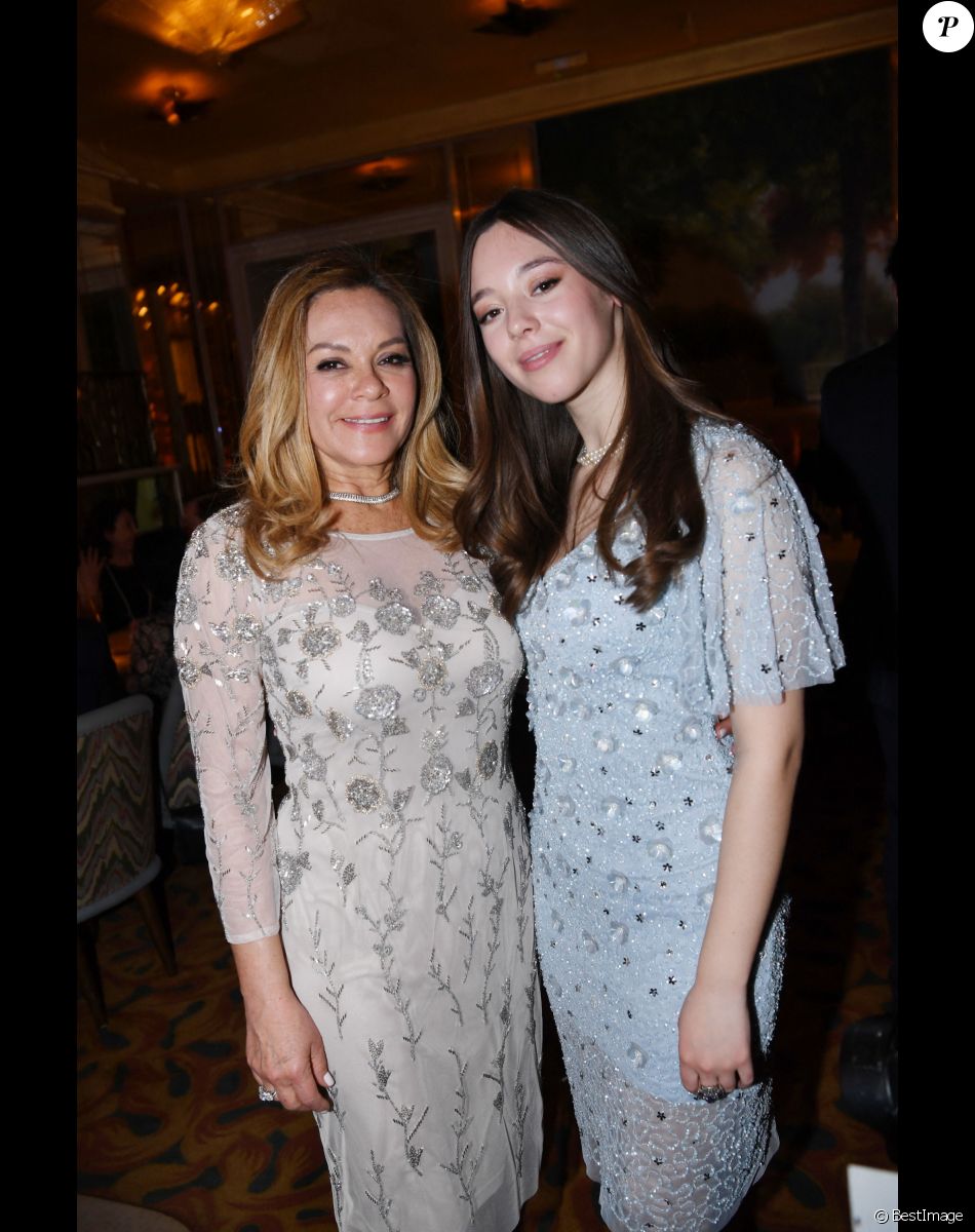 Semi-exclusif - La princesse Maria del Pilar Murat et sa fille Isabel Brun - Dîner de charité de l'association "La princesse Murat" au restaurant "Les jardins du Presbourg" à Paris le 11 avril 2022. "L’association « La Princesse Murat » est une association à but non lucratif dont l’objet est de promouvoir l’accès à la santé, à l’éducation, à la nutrition et aux premiers secours aux femmes et aux enfants en situation de détresse, d’extrême pauvreté, et de risques sanitaires où que ce soit dans le monde. Elle a également pour vocation de promouvoir le développement durable et l'écologie, indispensables pour garantir que toutes formes d'aide soient durables à long terme.© Rachid Bellak/Bestimage