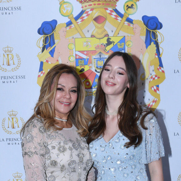 Semi-exclusif - La princesse Maria del Pilar Murat et sa fille Isabel Brun - Dîner de charité de l'association "La princesse Murat" au restaurant "Les jardins du Presbourg" à Paris le 11 avril 2022. "L’association « La Princesse Murat » est une association à but non lucratif dont l’objet est de promouvoir l’accès à la santé, à l’éducation, à la nutrition et aux premiers secours aux femmes et aux enfants en situation de détresse, d’extrême pauvreté, et de risques sanitaires où que ce soit dans le monde. Elle a également pour vocation de promouvoir le développement durable et l'écologie, indispensables pour garantir que toutes formes d'aide soient durables à long terme.© Rachid Bellak/Bestimage