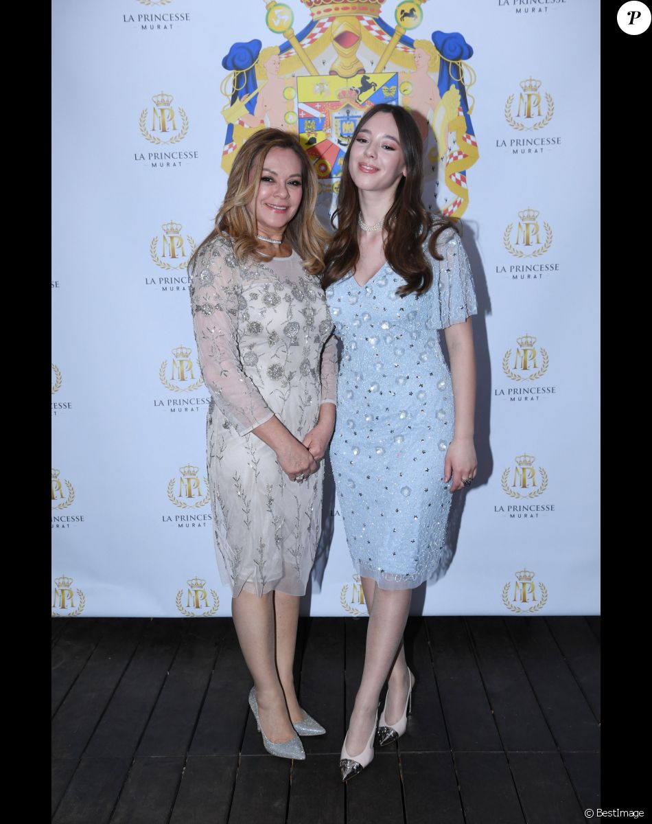Semi-exclusif - La princesse Maria del Pilar Murat et sa fille Isabel Brun - Dîner de charité de l'association "La princesse Murat" au restaurant "Les jardins du Presbourg" à Paris le 11 avril 2022. "L’association « La Princesse Murat » est une association à but non lucratif dont l’objet est de promouvoir l’accès à la santé, à l’éducation, à la nutrition et aux premiers secours aux femmes et aux enfants en situation de détresse, d’extrême pauvreté, et de risques sanitaires où que ce soit dans le monde. Elle a également pour vocation de promouvoir le développement durable et l'écologie, indispensables pour garantir que toutes formes d'aide soient durables à long terme.© Rachid Bellak/Bestimage