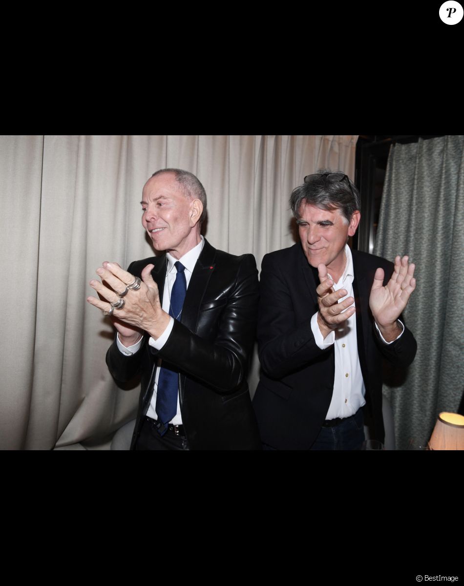 Semi-exclusif - Jean-Claude Jitrois, Tex - Dîner de charité de l'association "La princesse Murat" au restaurant "Les jardins du Presbourg" à Paris le 11 avril 2022. "L’association « La Princesse Murat » est une association à but non lucratif dont l’objet est de promouvoir l’accès à la santé, à l’éducation, à la nutrition et aux premiers secours aux femmes et aux enfants en situation de détresse, d’extrême pauvreté, et de risques sanitaires où que ce soit dans le monde. Elle a également pour vocation de promouvoir le développement durable et l'écologie, indispensables pour garantir que toutes formes d'aide soient durables à long terme.© Rachid Bellak/Bestimage