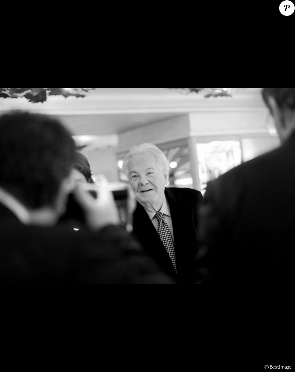 Semi-exclusif - Massimo Gargia - Dîner de charité de l'association "La princesse Murat" au restaurant "Les jardins du Presbourg" à Paris le 11 avril 2022. "L’association « La Princesse Murat » est une association à but non lucratif dont l’objet est de promouvoir l’accès à la santé, à l’éducation, à la nutrition et aux premiers secours aux femmes et aux enfants en situation de détresse, d’extrême pauvreté, et de risques sanitaires où que ce soit dans le monde. Elle a également pour vocation de promouvoir le développement durable et l'écologie, indispensables pour garantir que toutes formes d'aide soient durables à long terme.© Rachid Bellak/Bestimage Semi-exclusive - (No Web - pour suisse et Belgique) - Charity dinner of the association "La princesse Murat" at the restaurant "Les jardins du Presbourg" in Paris on April 11, 2022.