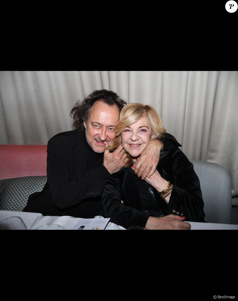 Semi-exclusif - Nicoletta et son mari Jean-Christophe Molinier - Dîner de charité de l'association "La princesse Murat" au restaurant "Les jardins du Presbourg" à Paris le 11 avril 2022. "L’association « La Princesse Murat » est une association à but non lucratif dont l’objet est de promouvoir l’accès à la santé, à l’éducation, à la nutrition et aux premiers secours aux femmes et aux enfants en situation de détresse, d’extrême pauvreté, et de risques sanitaires où que ce soit dans le monde. Elle a également pour vocation de promouvoir le développement durable et l'écologie, indispensables pour garantir que toutes formes d'aide soient durables à long terme.© Rachid Bellak/Bestimage Semi-exclusive - (No Web - pour suisse et Belgique) - Charity dinner of the association "La princesse Murat" at the restaurant "Les jardins du Presbourg" in Paris on April 11, 2022.
