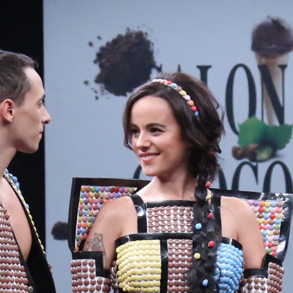 Alizée et son compagnon Grégoire Lyonnet - Défilé du 21ème salon du chocolat à la porte de Versailles à Paris le 27 octobre 2015. © Denis Guignebourg / Bestimage
