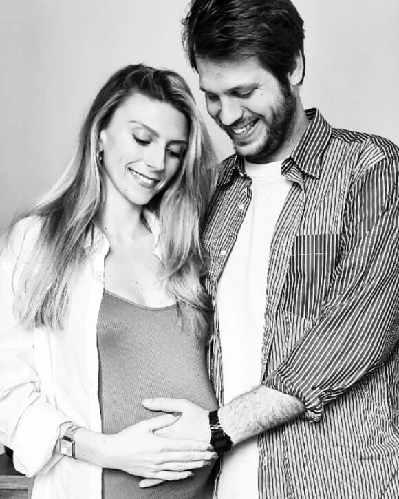 La famille Belmondo au grand complet profite du petit dernier, Vahé, né le 10 avril dernier. @ Instagram / Alessandro Belmondo