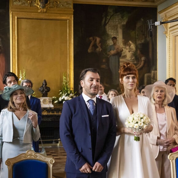 Exclusif - Florent Peyre, Nicole Calfan, Michaël Youn, Audrey Fleurot, Claire Nadeau, Claudia Tagbo - Séquence "Le mariage" - Tournage du téléfilm " Ils s'aiment... enfin presque ", qui sera diffusé le lundi 18 avril à 21h10 sur TF1. © Cyril Moreau / Bestimage 