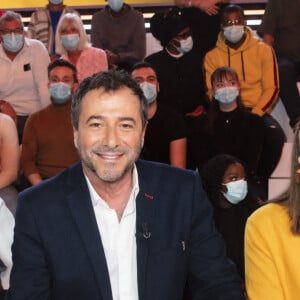 Delphine Wespiser, Bernard Montiel, Valérie Benaim - Enregistrement de l'émission "TPMP (Touche Pas à Mon Poste)", présentée par C.Hanouna et diffusée en direct sur C8 le 2 février 2022 © Jack Tribeca / Bestimage 