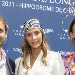 Théo Fleury, sa compagne Camille Cerf et Sophie Thalmann - Prix de Diane Longines à l'hippodrome de Chantilly, le 20 juin 2021. © Pierre Perusseau/Bestimage 