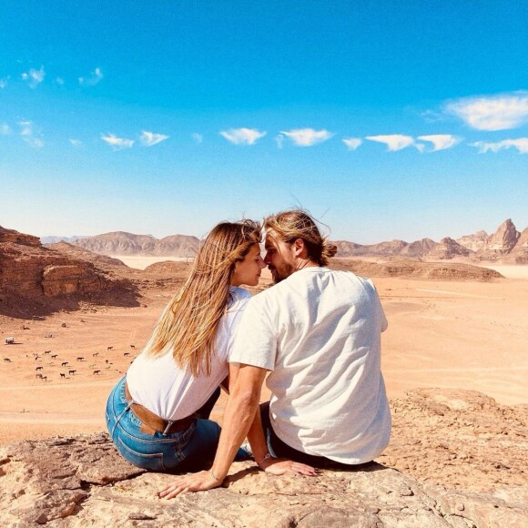 Théo Fleury et Camille Cerf, amoureux, profitent de leurs différents voyages. @ Instagram / Théo Fleury
