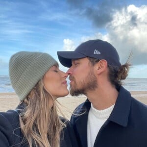 Théo Fleury et Camille Cerf, amoureux, profitent de leurs différents voyages. @ Instagram / Théo Fleury