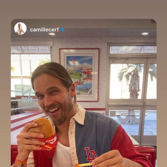 Théo Fleury et Camille Cerf, amoureux, profitent de leurs différents voyages. @ Instagram / Théo Fleury