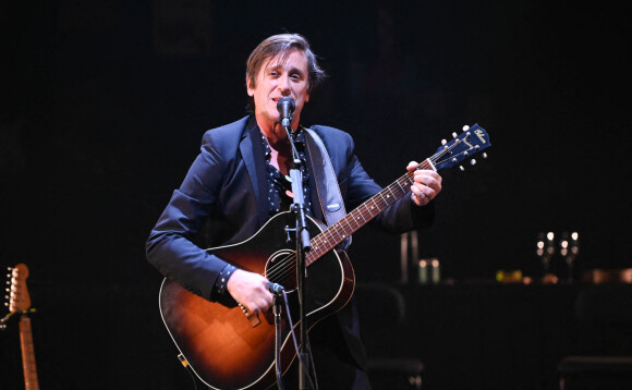 Jacques Dutronc et Thomas Dutronc en showcase de leur tournée "Dutronc & Dutronc" au Centre Evénementiel de Courbevoie le 11 avril 2022. © Coadic Guirec/Bestimage