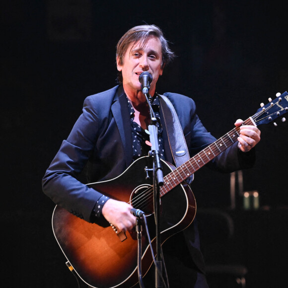 Jacques Dutronc et Thomas Dutronc en showcase de leur tournée "Dutronc & Dutronc" au Centre Evénementiel de Courbevoie le 11 avril 2022. © Coadic Guirec/Bestimage