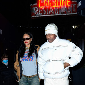 Rihanna, enceinte, ASAP Rocky sont allés dîner au restaurant italien Carbone à New York City, New York, Etats-Unis, le 18 février 2022. 