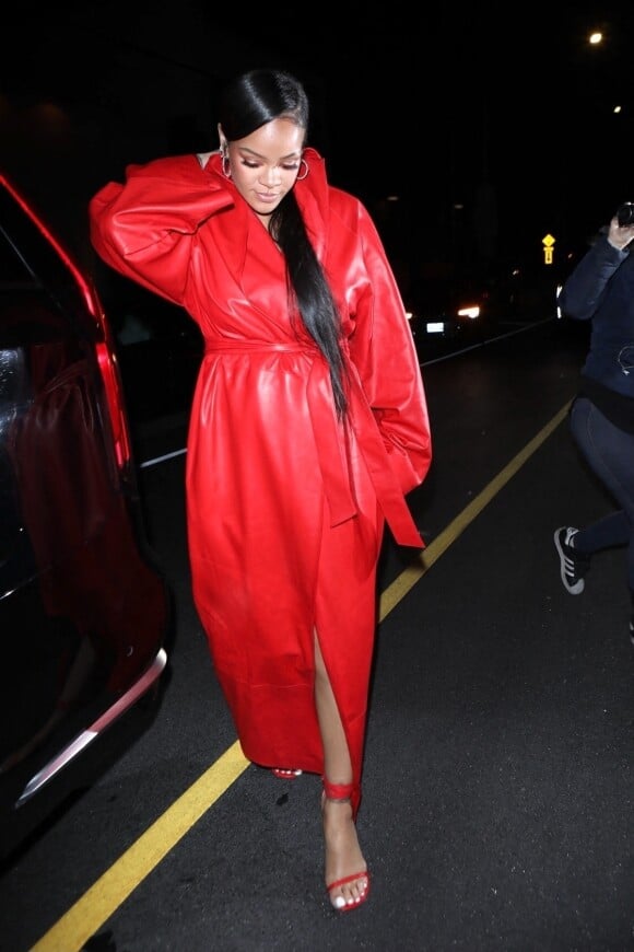 Rihanna, enceinte, arrive au restaurant "Giorgio Baldi" à Los Angeles, le 12 février 2022. 