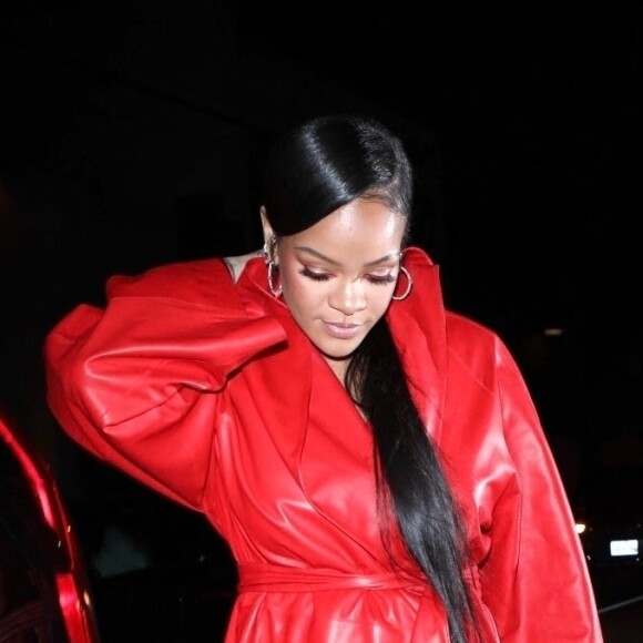Rihanna, enceinte, arrive au restaurant "Giorgio Baldi" à Los Angeles, le 12 février 2022. 
