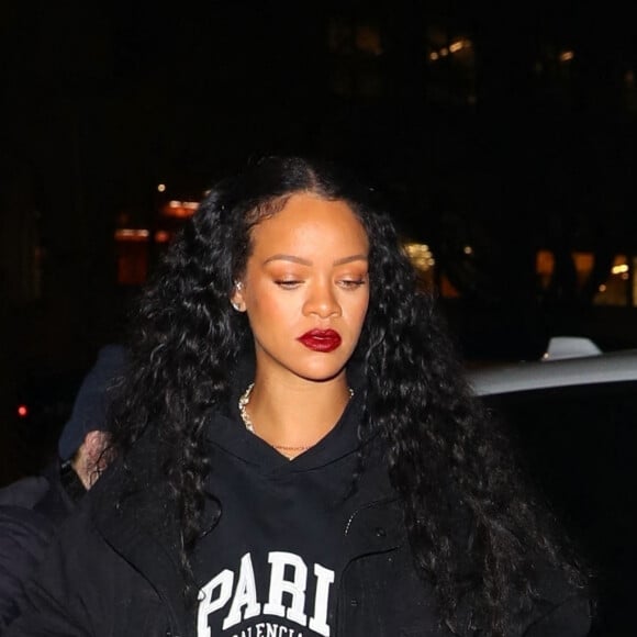 Exclusif - Rihanna fait du shopping chez "Bottega Ventta" à New York avant d'aller dîner, le 21 janvier 2022. 
