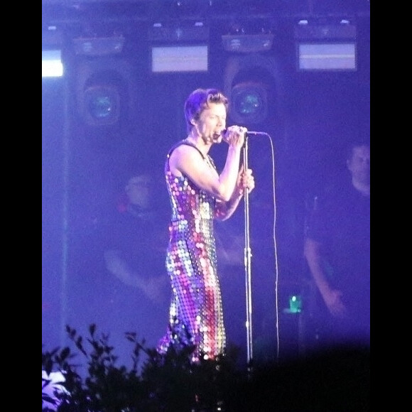 Harry Styles sur la scène du festival de Coachella (Coachella Valley Music and Arts Festival) à Indio, le 15 avril 2022. 