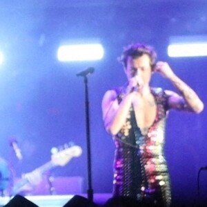 Harry Styles sur la scène du festival de Coachella (Coachella Valley Music and Arts Festival) à Indio, le 15 avril 2022. 