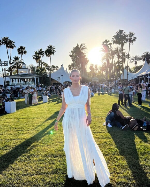 Camille Cerf en robe transparente pour le premier jour du Festival de Coachella, le 15 avril 2022.