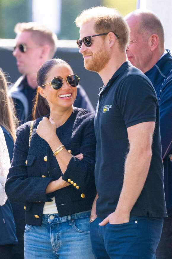 Le prince Harry et Meghan Markle lors du "Land Rover Challenge" au premier jour des Invictus Games 2020 à La Haye, le 16 avril 2022. 