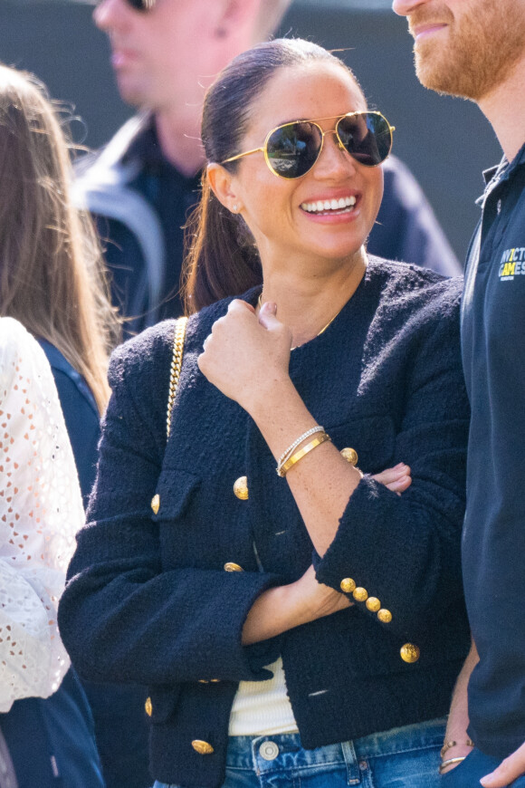 Le prince Harry et Meghan Markle lors du "Land Rover Challenge" au premier jour des Invictus Games 2020 à La Haye, le 16 avril 2022. 