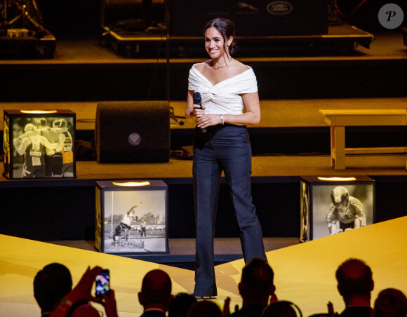 Le prince Harry et Meghan Markle lors de la cérémonie d'ouverture des Invictus Games 2020 à La Haye, le 16 avril 2022. 