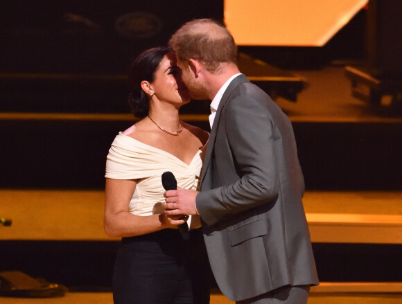 Le prince Harry et Meghan Markle lors de la cérémonie d'ouverture des Invictus Games 2020 à La Haye, le 16 avril 2022. 