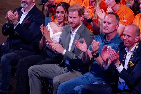 Le prince Harry et Meghan Markle lors de la cérémonie d'ouverture des Invictus Games 2020 à La Haye, le 16 avril 2022. 