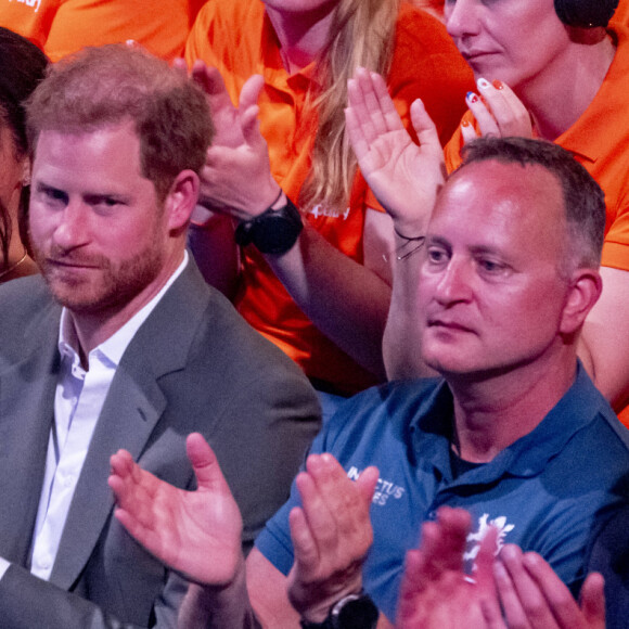 Le prince Harry et Meghan Markle lors de la cérémonie d'ouverture des Invictus Games 2020 à La Haye, le 16 avril 2022. 