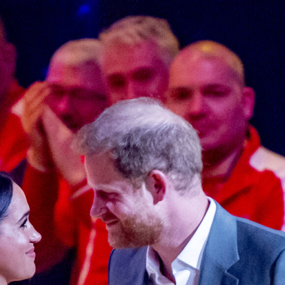 Le prince Harry et Meghan Markle lors de la cérémonie d'ouverture des Invictus Games 2020 à La Haye, le 16 avril 2022. 