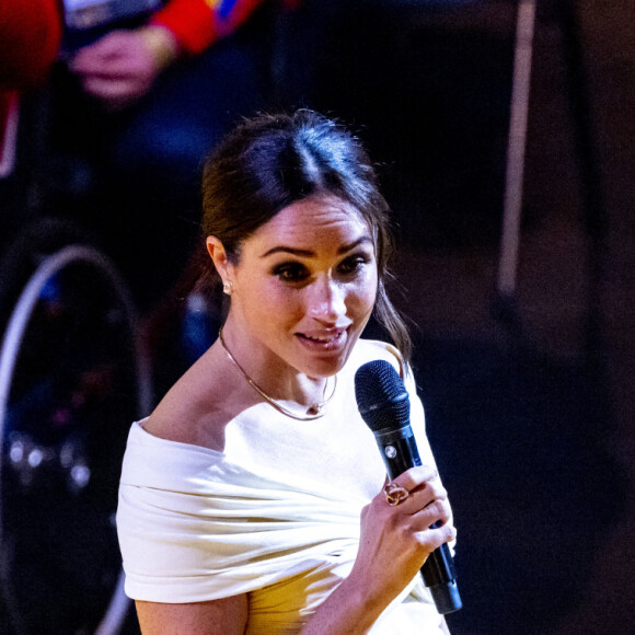 Le prince Harry et Meghan Markle lors de la cérémonie d'ouverture des Invictus Games 2020 à La Haye, le 16 avril 2022. 