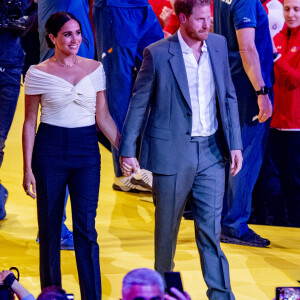 Le prince Harry et Meghan Markle lors de la cérémonie d'ouverture des Invictus Games 2020 à La Haye, le 16 avril 2022. 