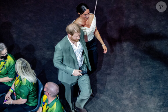 Le prince Harry et Meghan Markle lors de la cérémonie d'ouverture des Invictus Games 2020 à La Haye, le 16 avril 2022. 