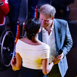 Le prince Harry et Meghan Markle lors de la cérémonie d'ouverture des Invictus Games 2020 à La Haye, le 16 avril 2022. 