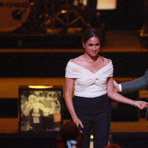 Le prince Harry et Meghan Markle lors de la cérémonie d'ouverture des Invictus Games 2020 à La Haye, le 16 avril 2022. 