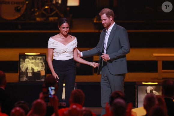 Le prince Harry et Meghan Markle lors de la cérémonie d'ouverture des Invictus Games 2020 à La Haye, le 16 avril 2022. 