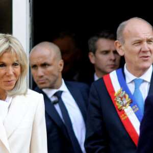 Daniel Fasquelle maire du Touquet - Le président Emmanuel Macron et sa femme Brigitte votent pour le premier tour de l'élection présidentielle au Touquet le 10 avril 2022. © Dominique Jacovides / Bestimage