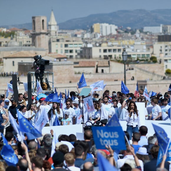 Sabrina Roubache - Emmanuel Macron, président de la République Française, candidat de La République En Marche (LREM) en lice pour le deuxième tour de l'élection présidentielle, en meeting dans le quartier du Pharo à Marseille, le 16 avril 2022. © Franck Castel/Bestimage 