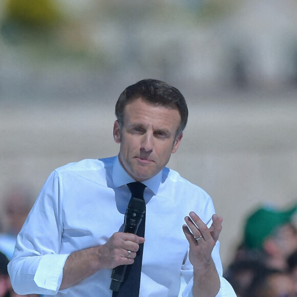 Emmanuel Macron, président de la République Française, candidat de La République En Marche (LREM) en lice pour le deuxième tour de l'élection présidentielle, en meeting dans le quartier du Pharo à Marseille, le 16 avril 2022. © Franck Castel/Bestimage 