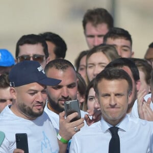 Emmanuel Macron, président de la République Française, candidat de La République En Marche (LREM) en lice pour le deuxième tour de l'élection présidentielle, en meeting dans le quartier du Pharo à Marseille, le 16 avril 2022. © Franck Castel/Bestimage 