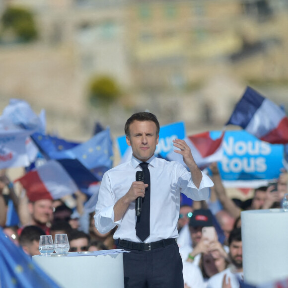 Emmanuel Macron, président de la République Française, candidat de La République En Marche (LREM) en lice pour le deuxième tour de l'élection présidentielle, en meeting dans le quartier du Pharo à Marseille, le 16 avril 2022. © Franck Castel/Bestimage 