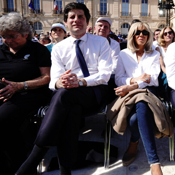 Julien Denormandie (ministre de l'Agriculture et de l'Alimentation de France), Brigitte Macron et Renaud Muselier (Président du conseil régional de Provence-Alpes-Côte d'Azur) - Emmanuel Macron, président de la République Française, candidat de La République En Marche (LREM) en lice pour le deuxième tour de l'élection présidentielle, en meeting dans le quartier du Pharo à Marseille, le 16 avril 2022. 