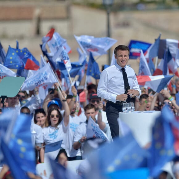 Emmanuel Macron, président de la République Française, candidat de La République En Marche (LREM) en lice pour le deuxième tour de l'élection présidentielle, en meeting dans le quartier du Pharo à Marseille, le 16 avril 2022. © Franck Castel/Bestimage 