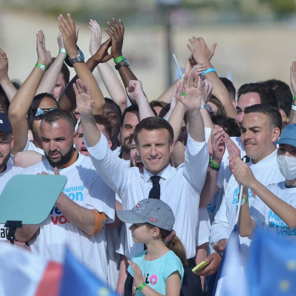 Emmanuel Macron, président de la République Française, candidat de La République En Marche (LREM) en lice pour le deuxième tour de l'élection présidentielle, en meeting dans le quartier du Pharo à Marseille, le 16 avril 2022. © Franck Castel/Bestimage 