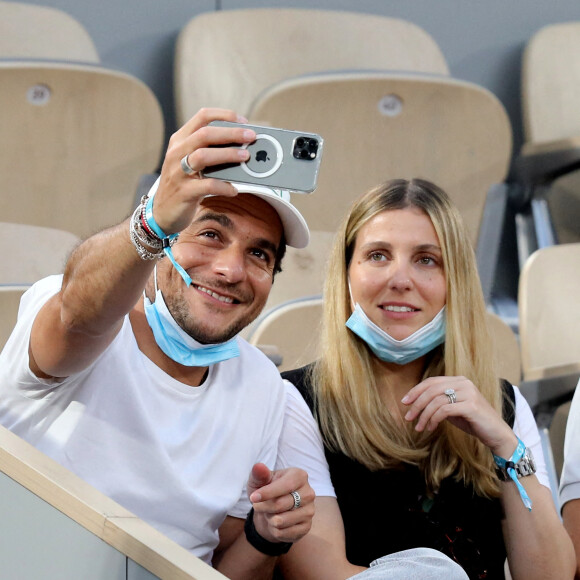 Amir Haddad et sa femme Lital - People dans les tribunes des Internationaux de France de Tennis de Roland Garros à Paris. Le 9 juin 2021 © Dominique Jacovides / Bestimage