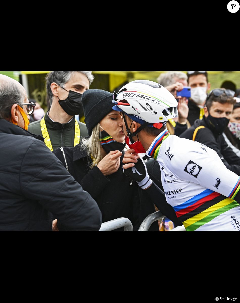 Julian Alaphilippe et Marion Rousse - 16 ème étape du Tour de France entre Le Pas de la Case et Saint-Gaudens, le 13 juillet 2021. © Photo News / Panoramic / Bestimage