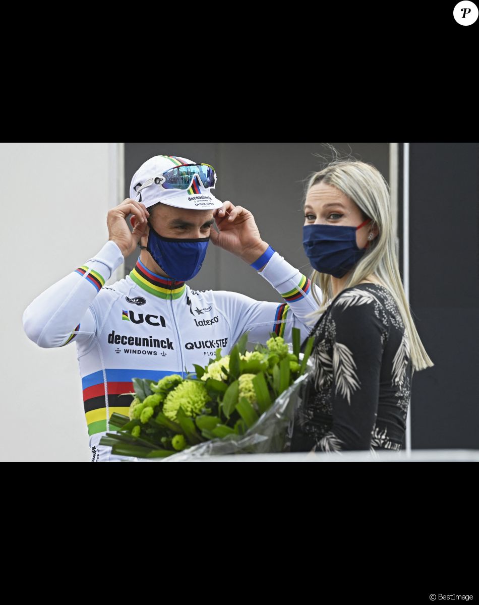 Julian Alaphilippe et Marion Rousse - 16 ème étape du Tour de France entre Le Pas de la Case et Saint-Gaudens, le 13 juillet 2021. © Photo News / Panoramic / Bestimage