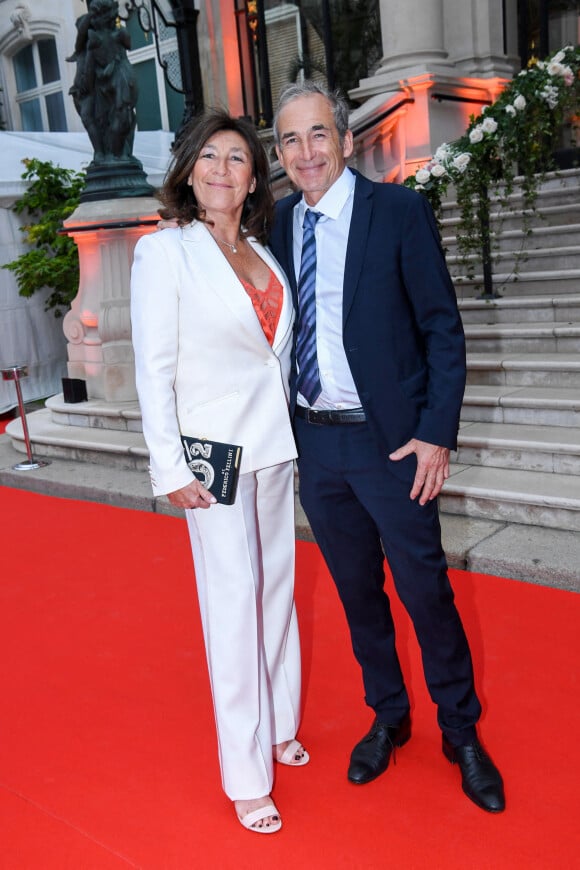 Sandrine et Olivier Kretz - Soirée de gala des 50 ans de la Fondation Claude Pompidou à l'Hôtel Marcel Dassault à Paris le 12 avril 2022. @Rachid Bellak / LMS / Bestimage