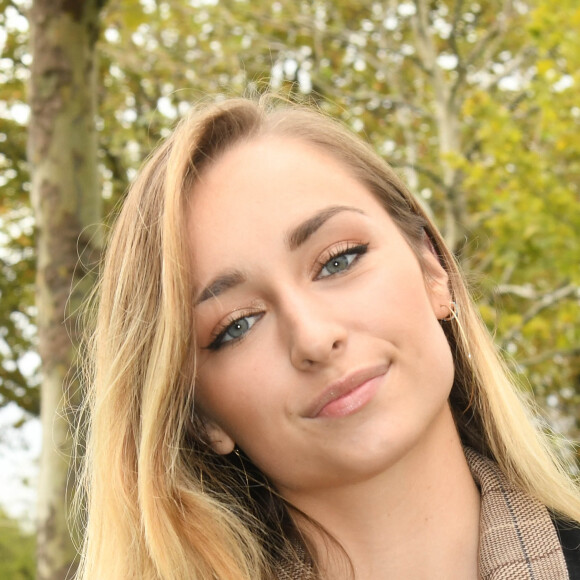 Semi-exclusif - Emma Smet - People au Qatar Prix de l'Arc de Triomphe sur l'hippodrome de Longchamp à Paris le 6 octobre 2019. © Coadic Guirac.Bestimage